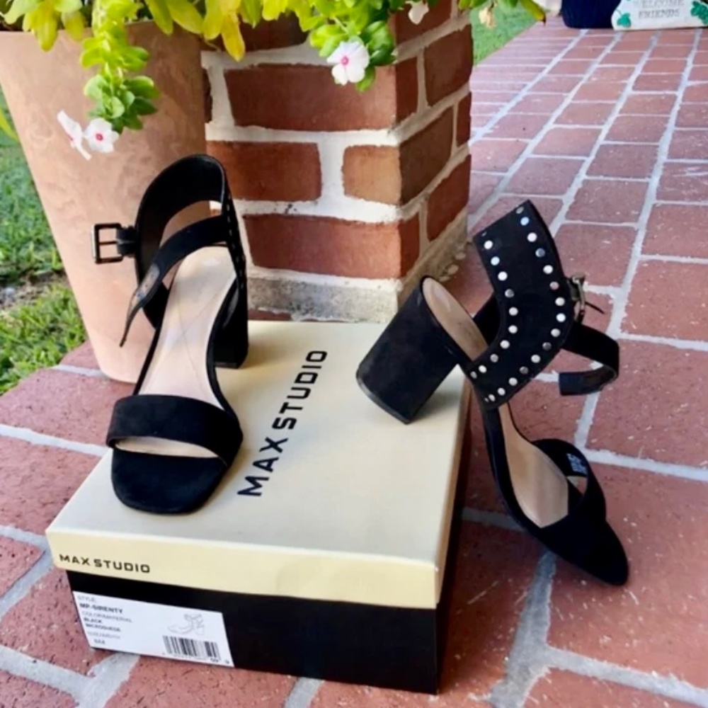 🎄💥🔥Max Studio!!  Black Microsuede Sandals - Sz 8M - Excellent Condition!
